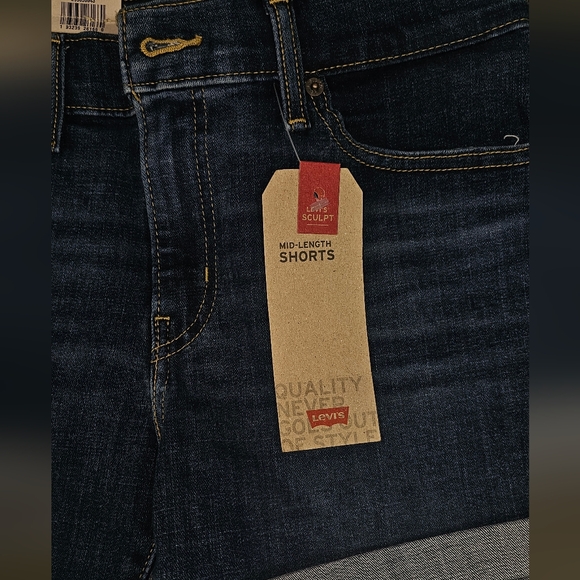 LEVI’S Mid-Length Shorts BRAND NEW stretchy - Picture 1 of 5